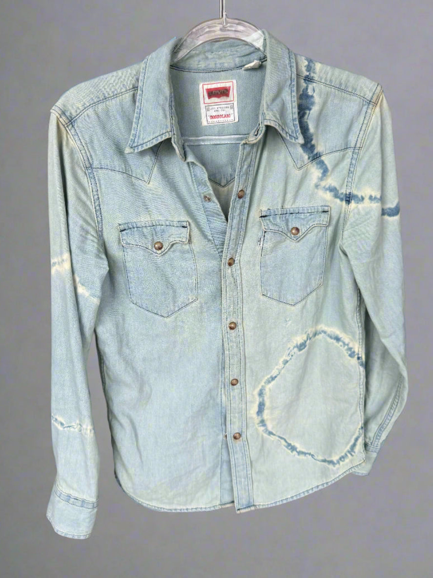 Classic Levi’s Buttondown Shirts